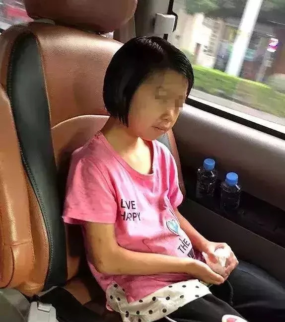 街上打人抽菸喝酒廣西一9歲小女孩成派出所常客