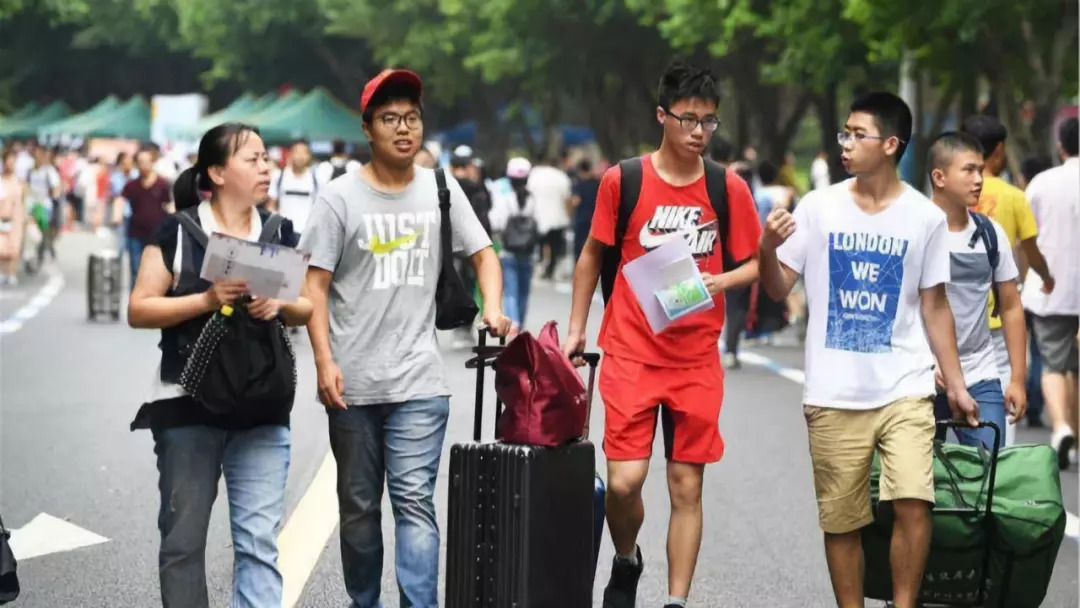 西安大學生開學福利:刷臉簽到~高校直達公交路線忒便利!