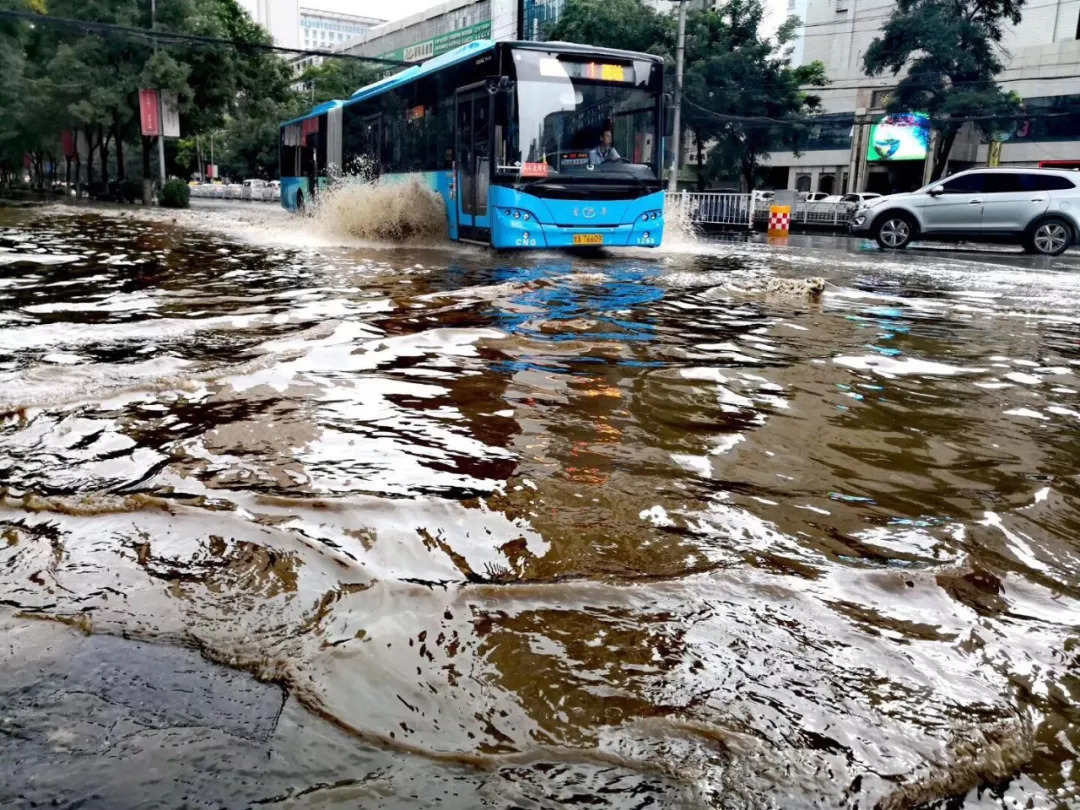 甘肃天水暴雨图片