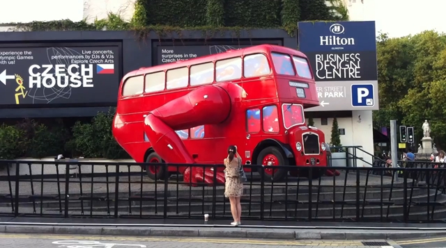 世界上最奇葩的公交车有两个手臂且会做俯卧撑全球仅此一辆