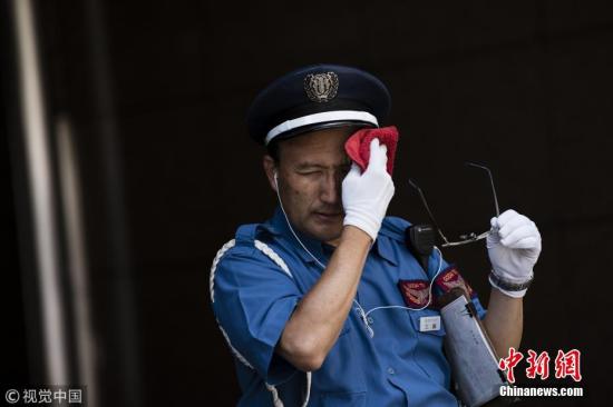 创纪录 日本今夏炎热144人死于中暑8万多人送医 治疗