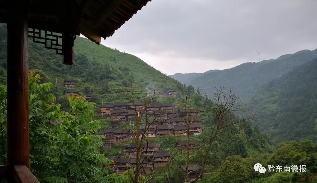 登鲁寨脚有一条河谷,名叫翁鲁沟,全长约1.