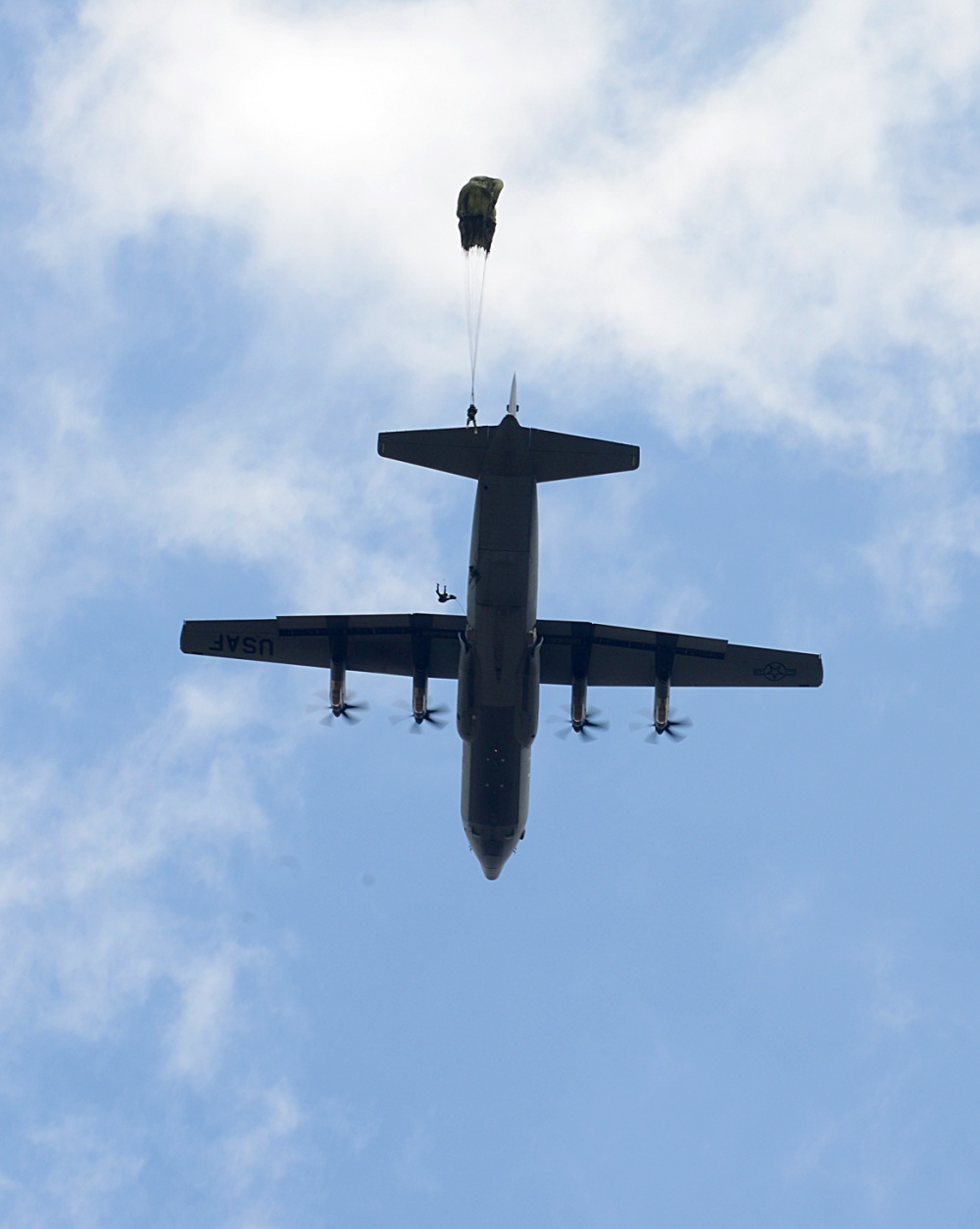 c-130大力神,運輸機中的多面手