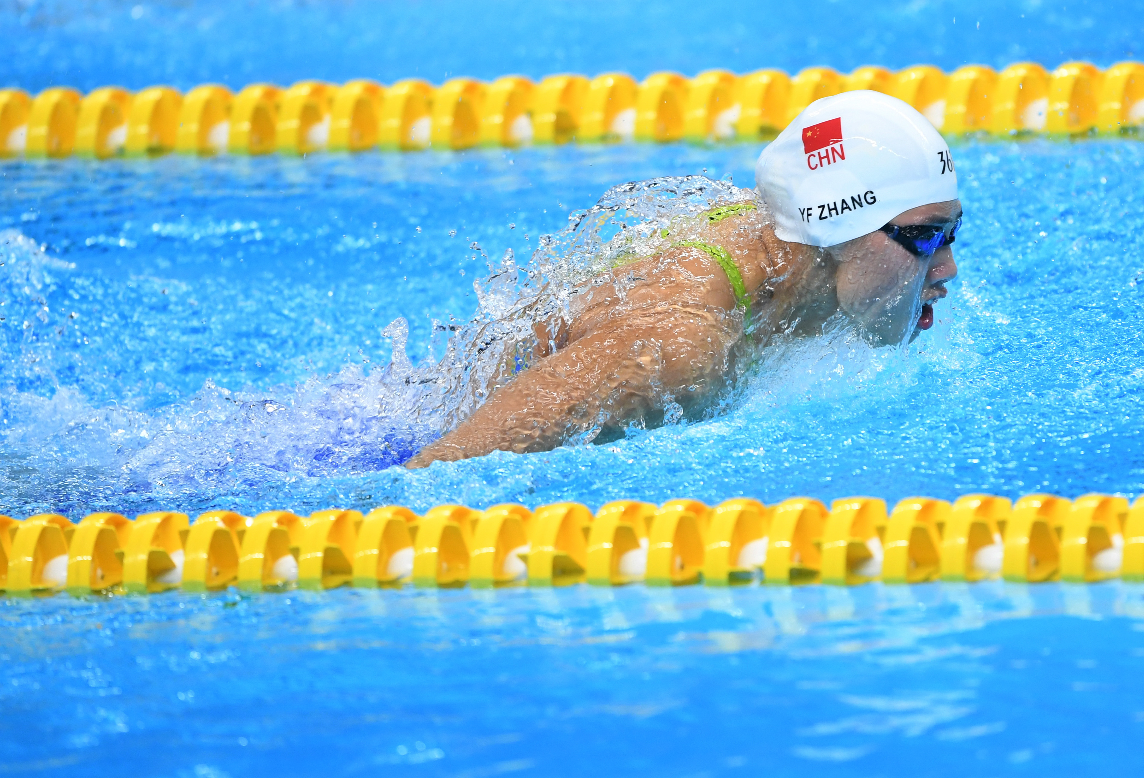 8月22日,女子200米蝶泳决赛中,中国选手张雨霏以2分06秒61的成绩夺冠