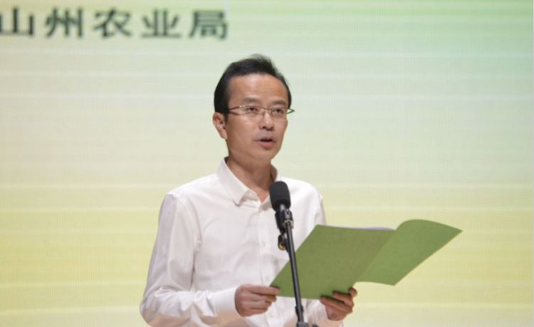 现任砚山县县长图片