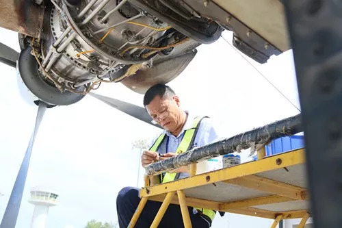 龍浩通航機務人員側記堅守航空安全防線的平凡一天