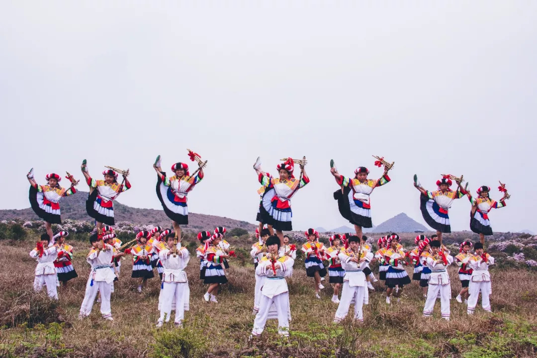 攝/羅圓苗族舞蹈《滾山珠》,集蘆笙吹奏,舞蹈表演,雜技藝術為一體.