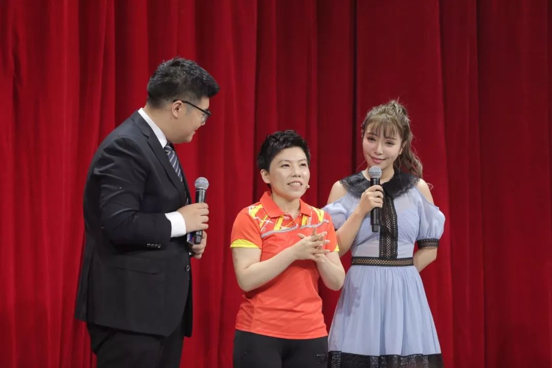 相声演员李丁妻子图片