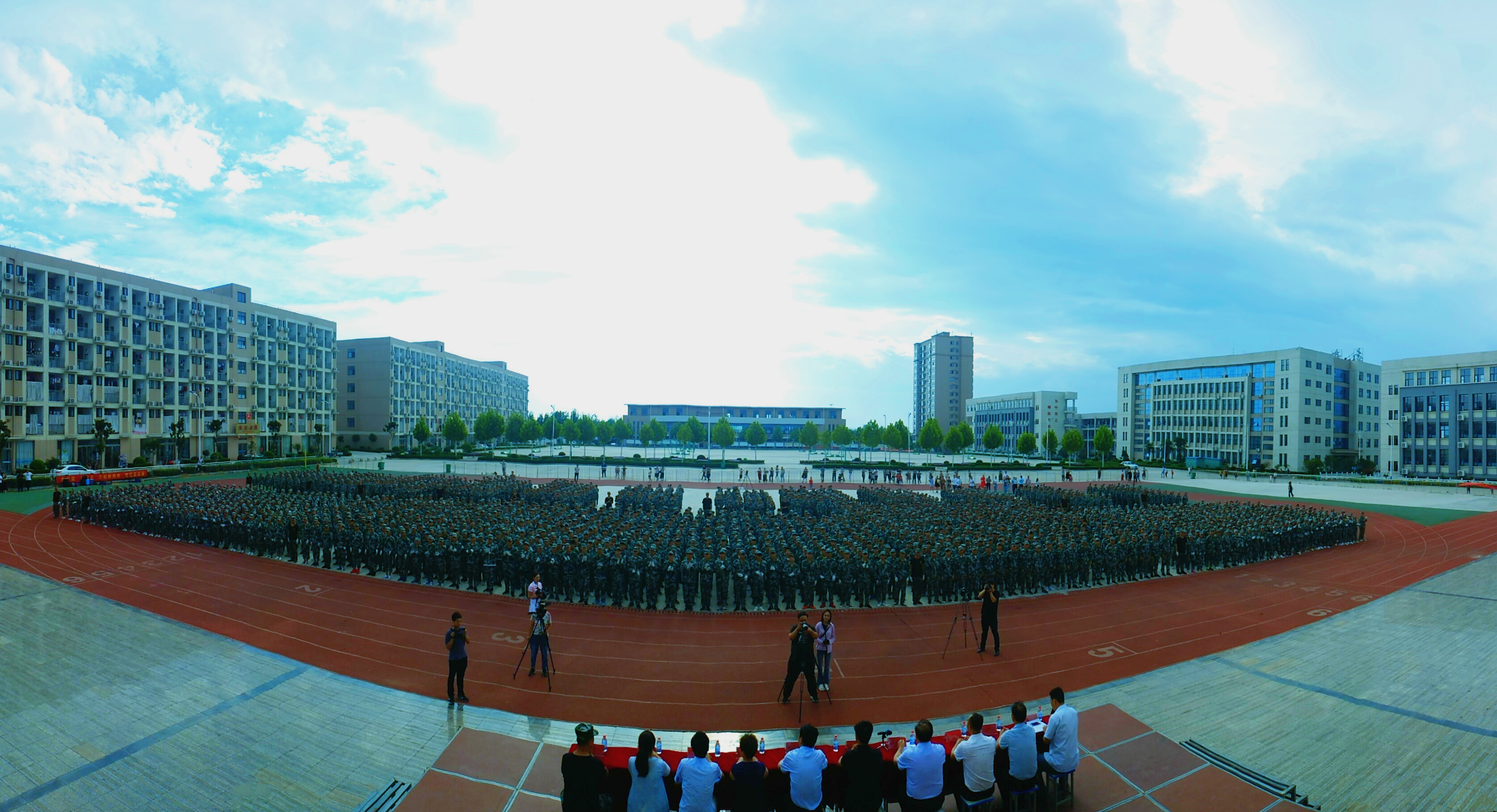 磨礪青春 不負韶華——南陽市南都實驗中學舉辦2018級高一新生軍訓結