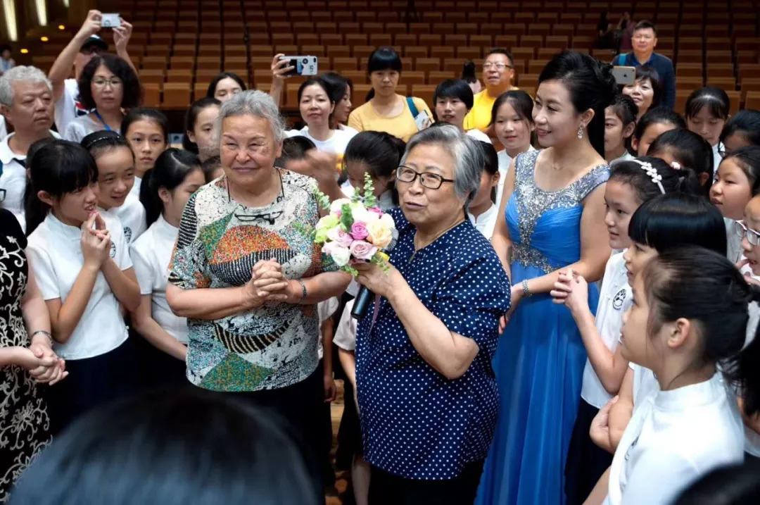 郑小瑛子女图片