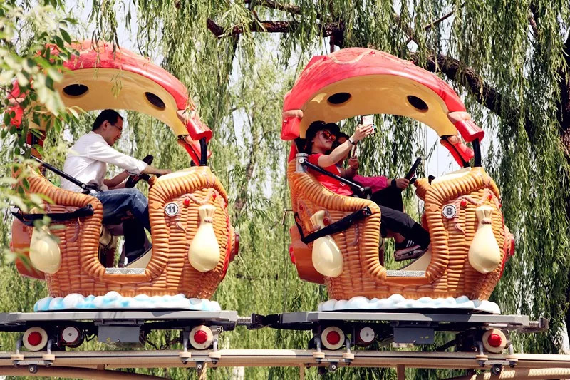 帶孩子玩耍之餘還可以欣賞江南公園醉人的風景心情好了,上班路上都是