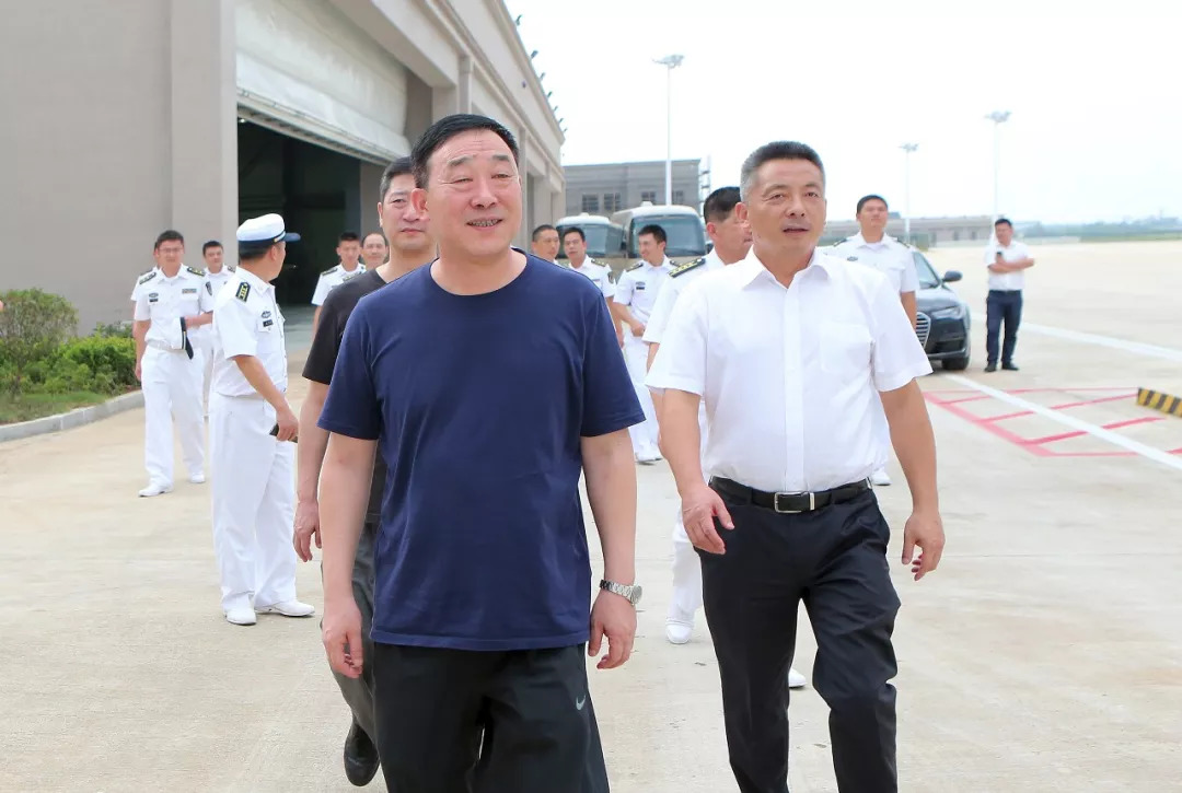 东部战区某部官兵考察万丰航空小镇