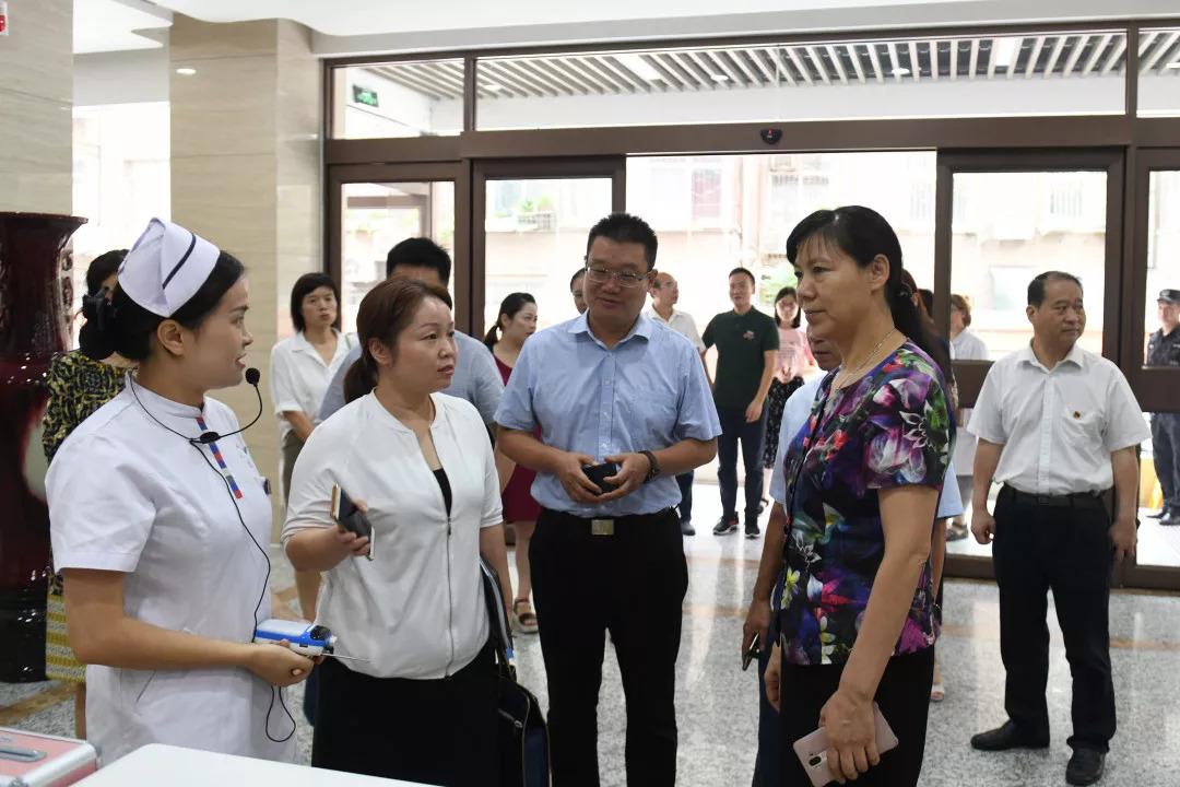 在人才,学科团队建设方面,付桂荣主任指出医院要研究