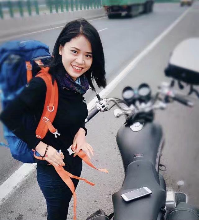 燕妮骑摩托车图片