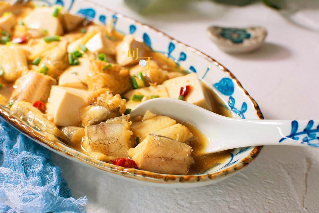 這魚和豆腐同名,肉質滑嫩鮮美,和豆腐一起燒很家常也很美味