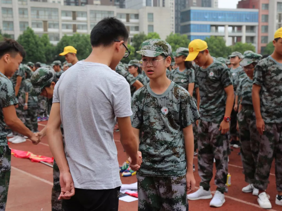 勵志感恩馬鞍山中加雙語學校2018級新生軍訓活動圓滿結束