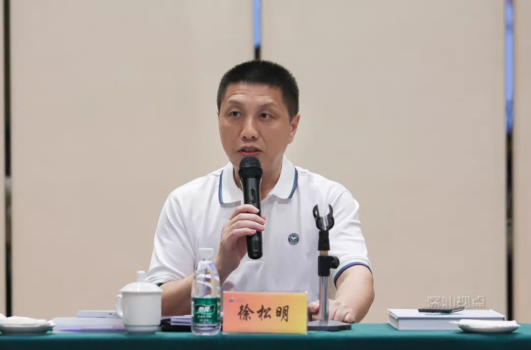 深圳市人民政府副秘书长徐松明在致闭幕辞中,代表深圳市政府向与会