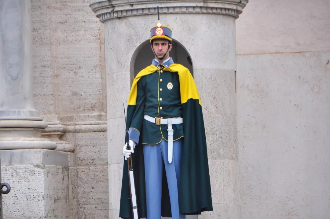 意大利男性传统服装图片