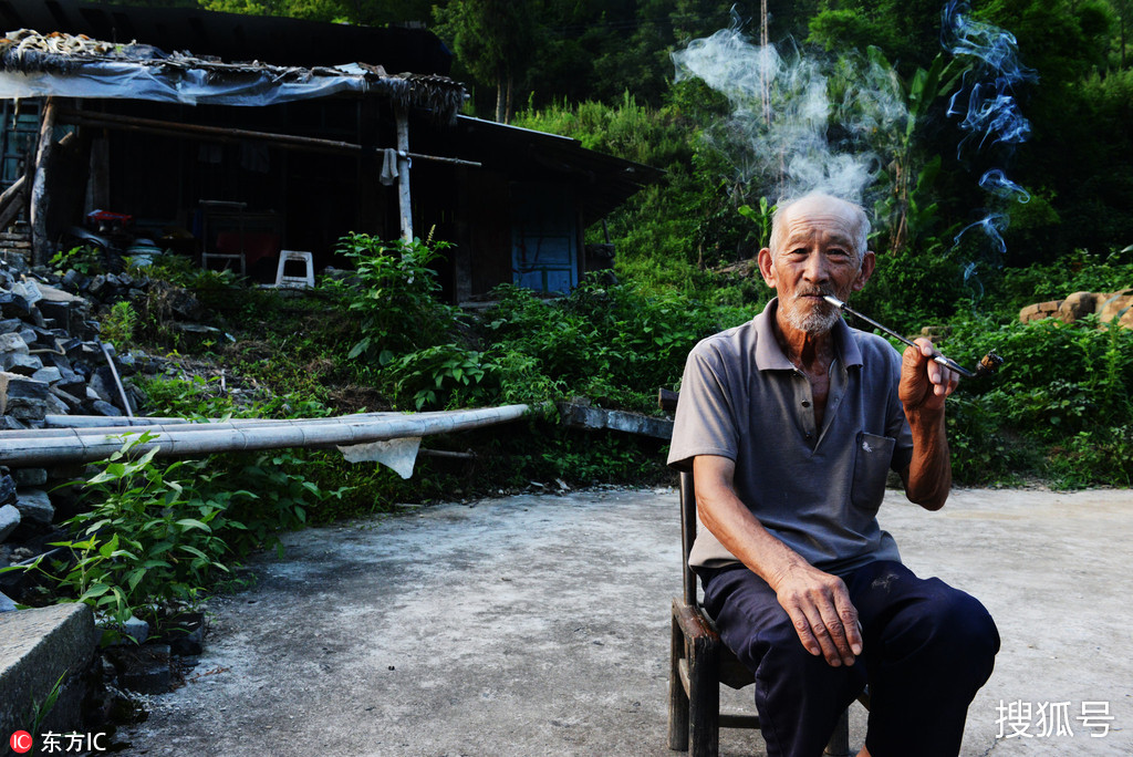 實拍重慶農村留守老人,孤獨常相伴,多發贍養糾紛