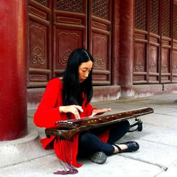 師範大學副教授姜燕諸城市古琴研究中心主任熊雲韻旅美青年古琴演奏家