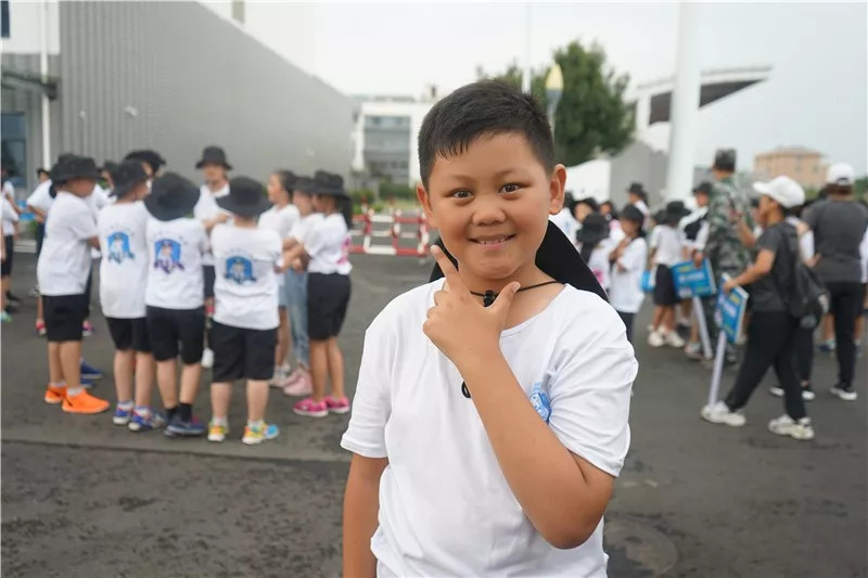 张雨宸(苍梧小学四年级学生:我觉得这次夏令营比以前参加的都好玩.