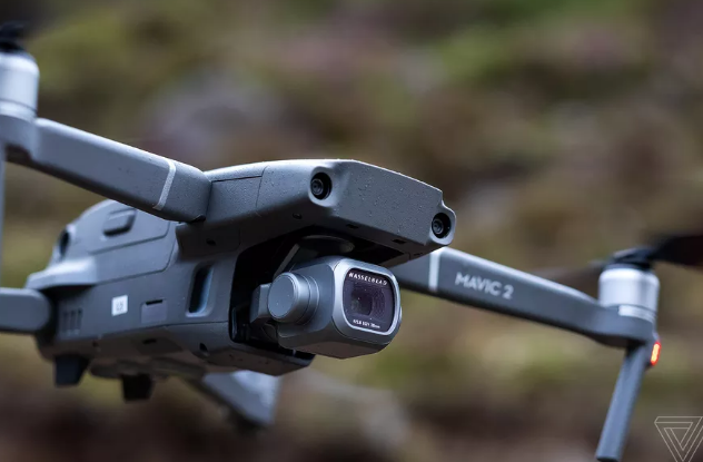 大疆新款mavic 2无人机升级了相机和变焦镜头