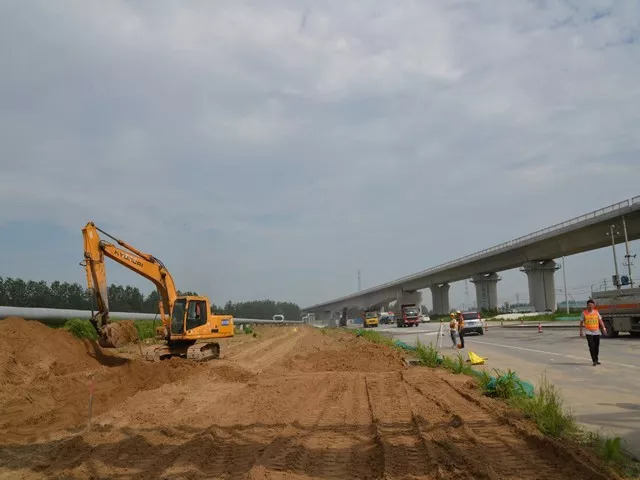 动态运河宿迁港徐淮路改造工程项目部掀起大干热潮