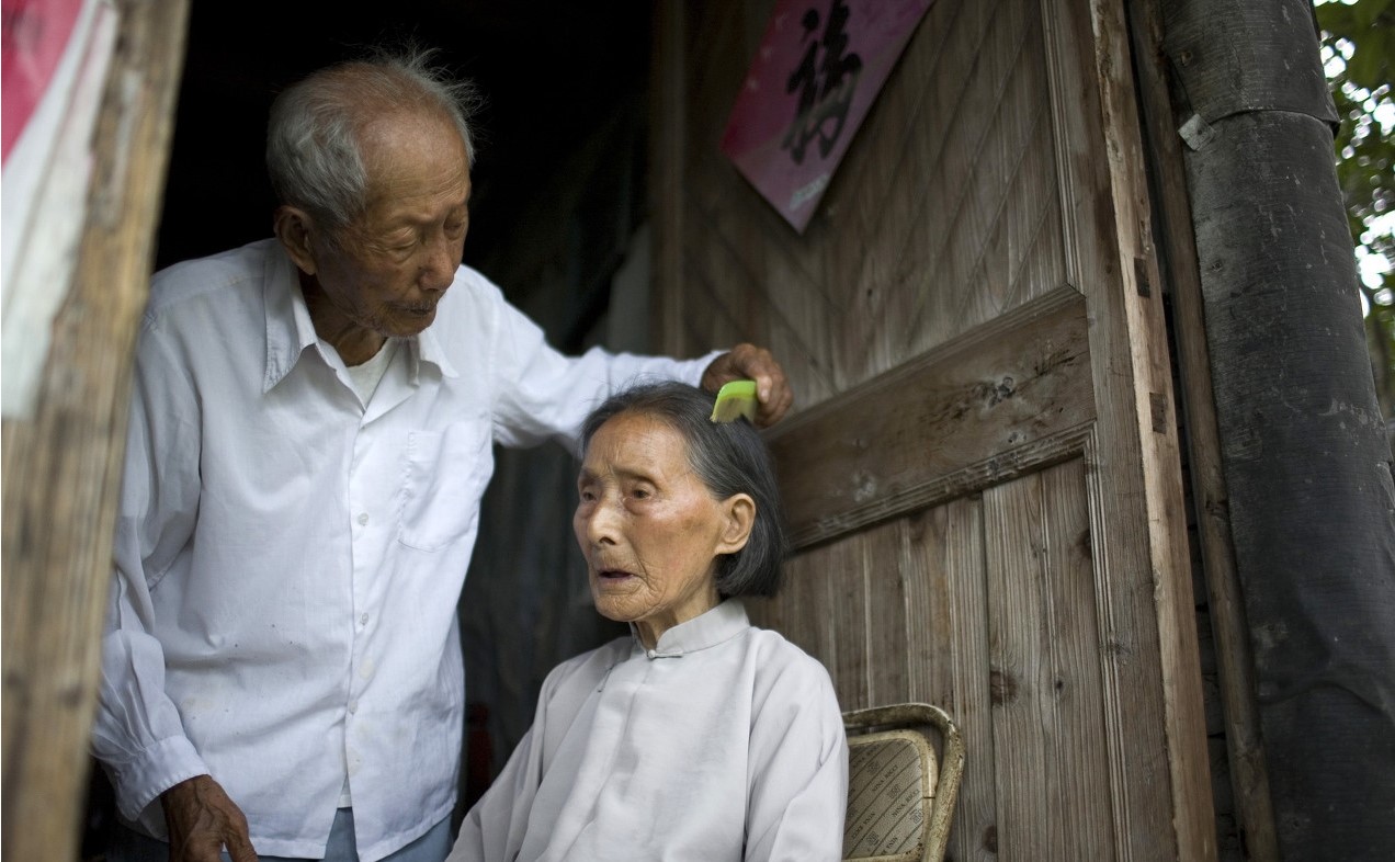 107岁老人与108岁妻子相爱结婚83年,侄子已96岁,不要子孙生活费