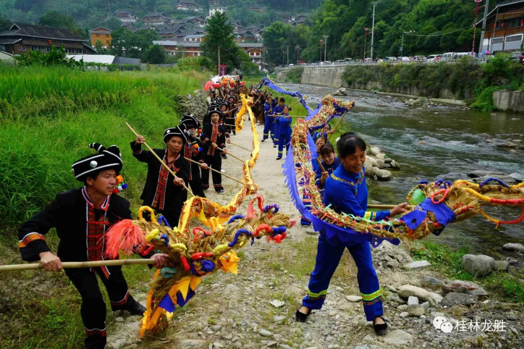 广西龙胜:苗寨欢庆"跳香节"_伟江乡