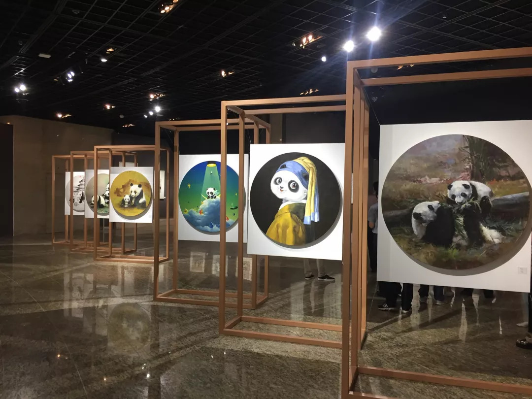 国际文化周主题展包括"大熊猫保护研究成果展"大熊猫文化艺术展"