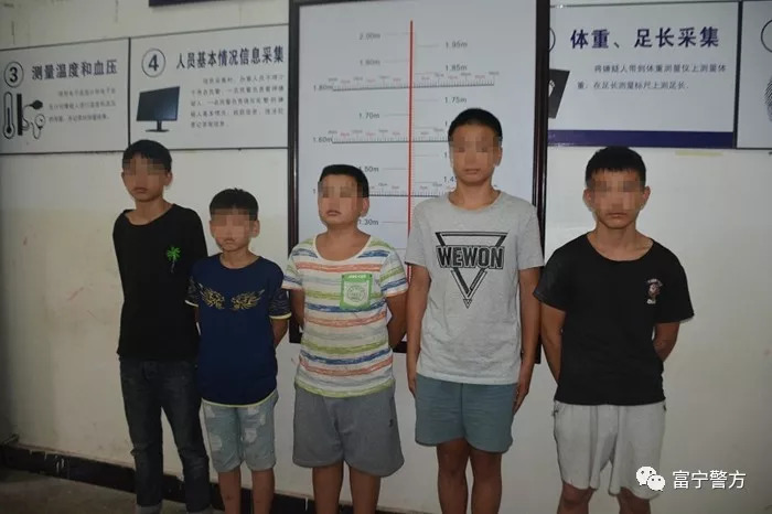 少年犯罪团伙审讯图片