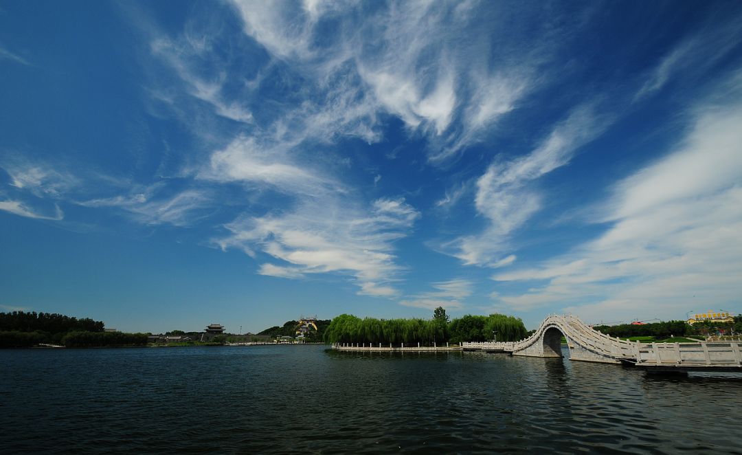 臨清市境內擁有名勝古蹟70餘處,其中運河鈔關,舍利寶塔,清真寺,鰲頭磯