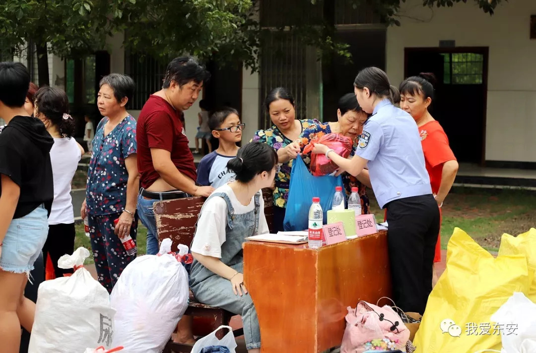 給貧困地區孩子送溫暖東安監獄舉辦青少年送溫暖獻愛心同發展共進步