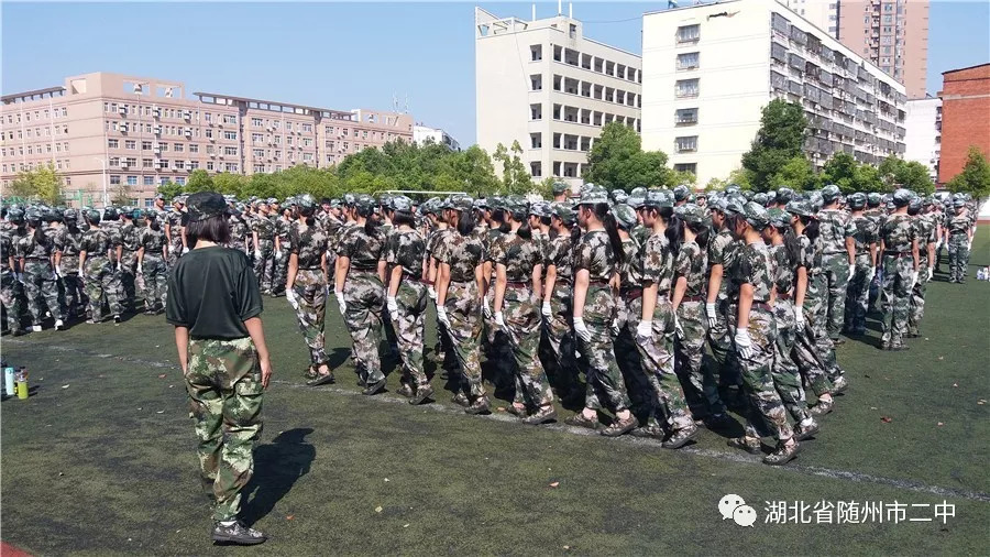 人若立志趁少年隨州二中高一新生軍訓報道