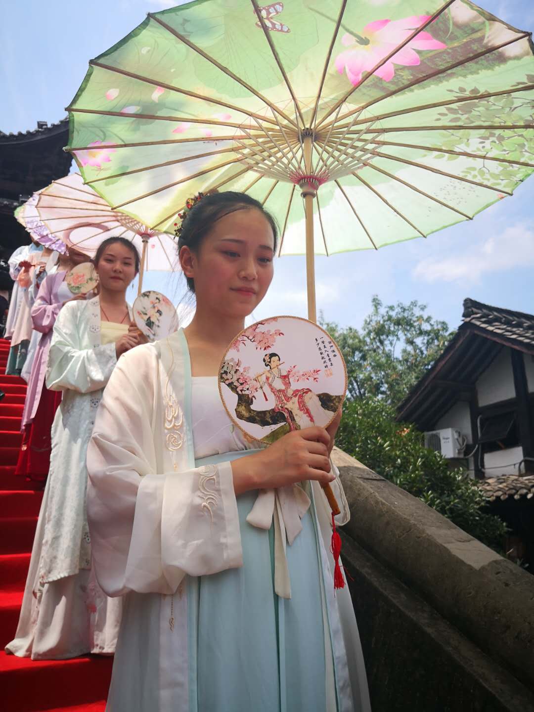 張飛巡城,漢服提燈(花傘)遊,閬苑情歌,閬中花轎等,將閬中古城核心景區