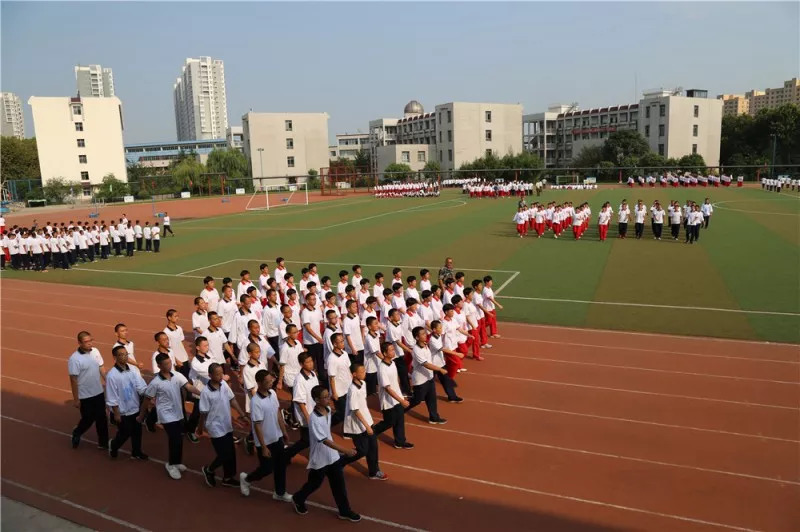 峰峰一中軍訓進行時訓堅強體魄樹愛國忠魂