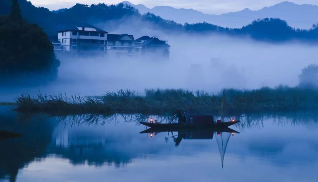 楓橋夜泊唐·張繼月落烏啼霜滿天,江楓漁火對愁眠.