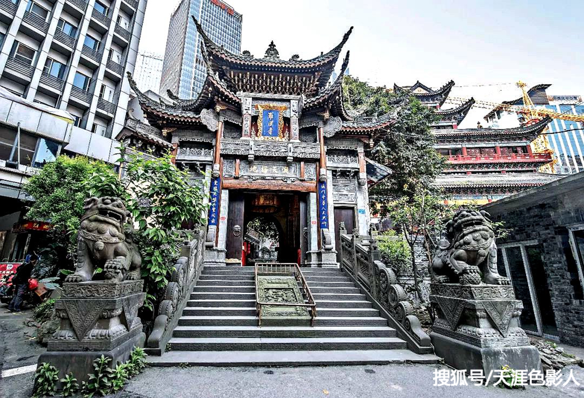 罗汉寺位于重庆市渝中区罗汉寺街7号,门票10元.