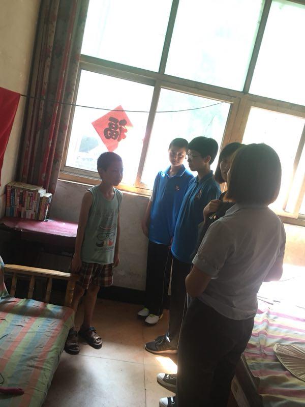 大众一家公益联盟走进灵寿县初级中学慈峪校区助力贫困学子