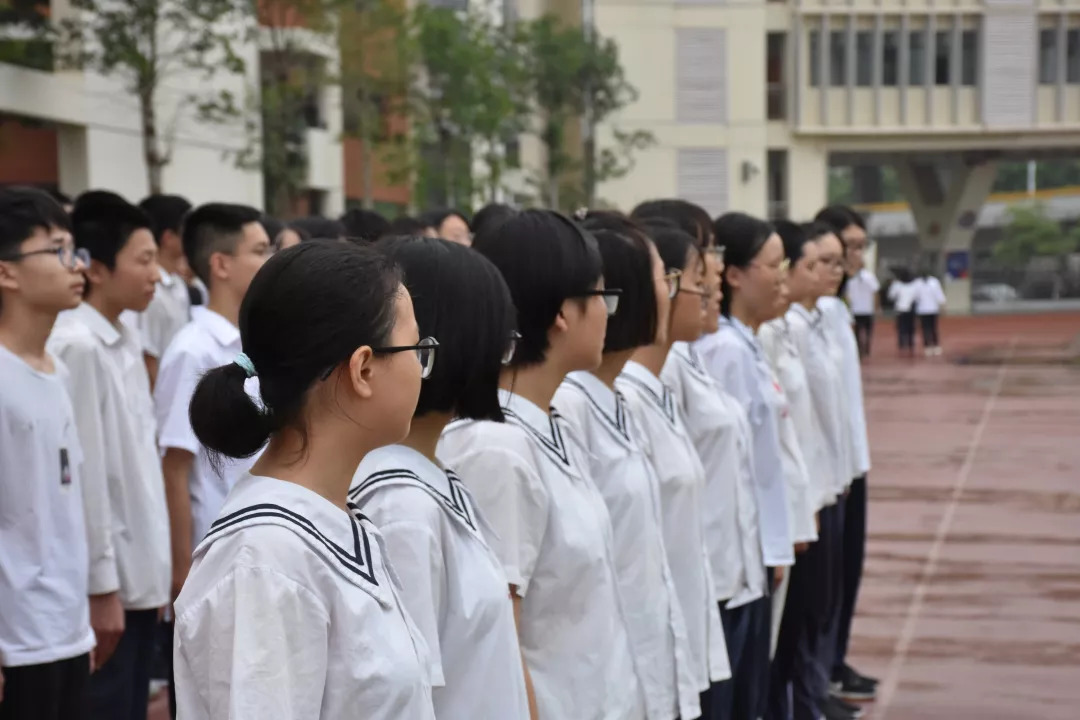 915黄冈中学惠州学校举行2018年新生入学教育及国防教育开营仪式