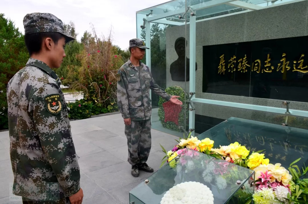 即将退伍之际,这个旅的老兵前往烈士陵园_聂荣臻