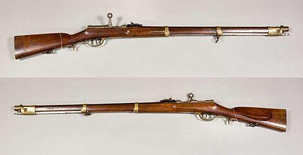 在拿破仑时代,使用燧发枪的有效射程不到一百米远,当时战场上的大杀器