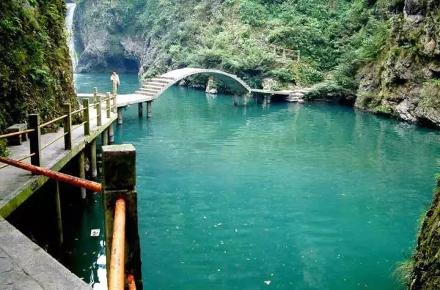 世界遺產-梵淨山,龍里油畫大草原,福泉灑金谷,鎮遠古鎮動車5天_景