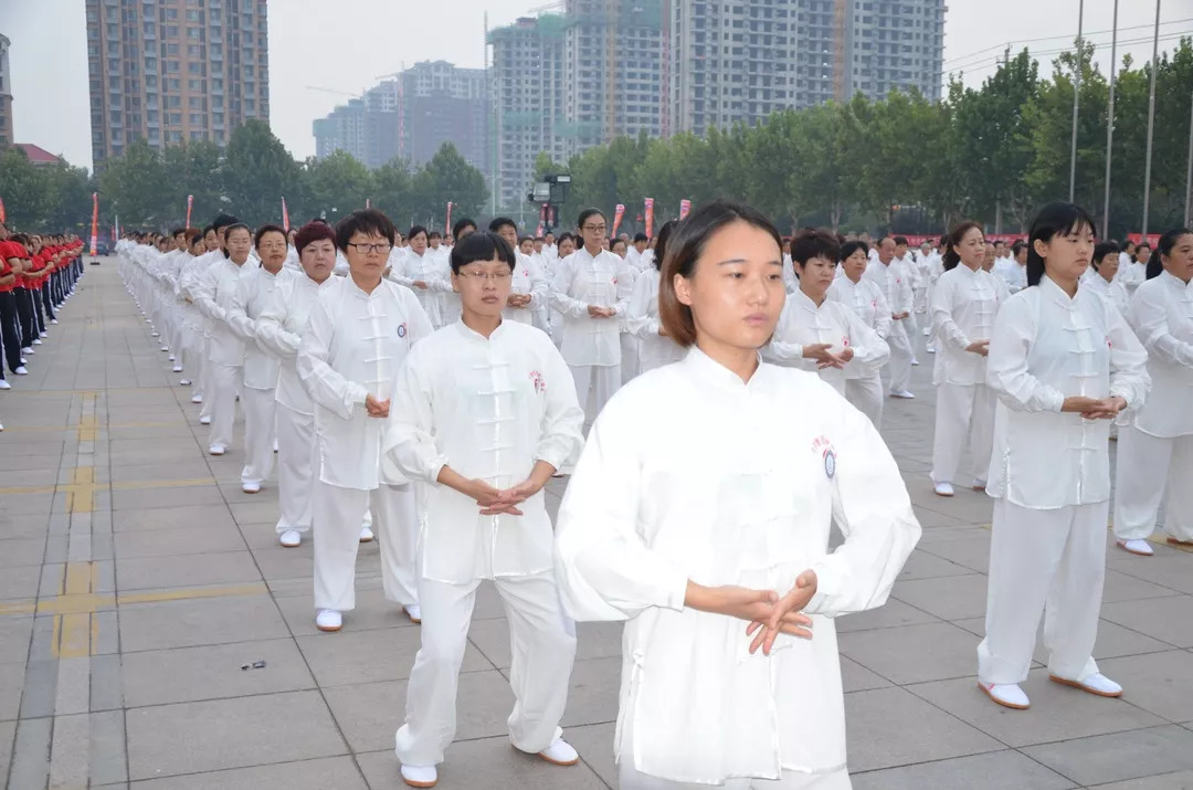 八段锦照片真人图片