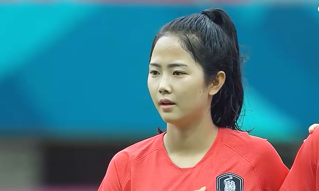 韩国乌龙球,日本2比1晋级亚运会女足决赛,韩国美女李玟娥难救主