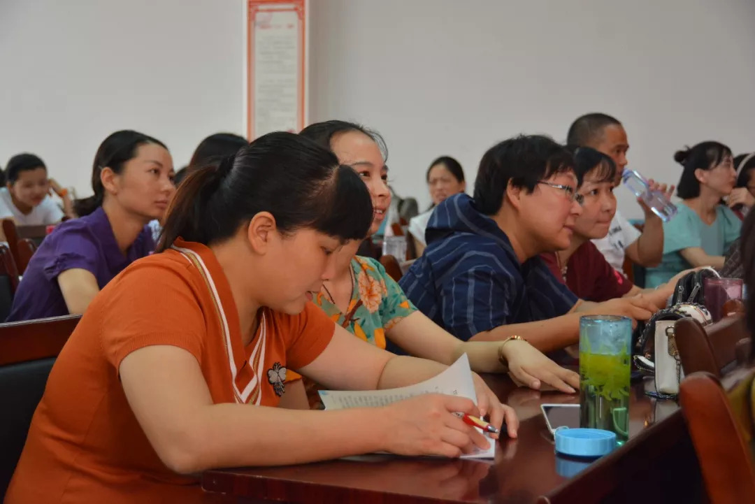 图在数学教学中的运用学校思维导图的领军人物—戚莹莹老师现场采访