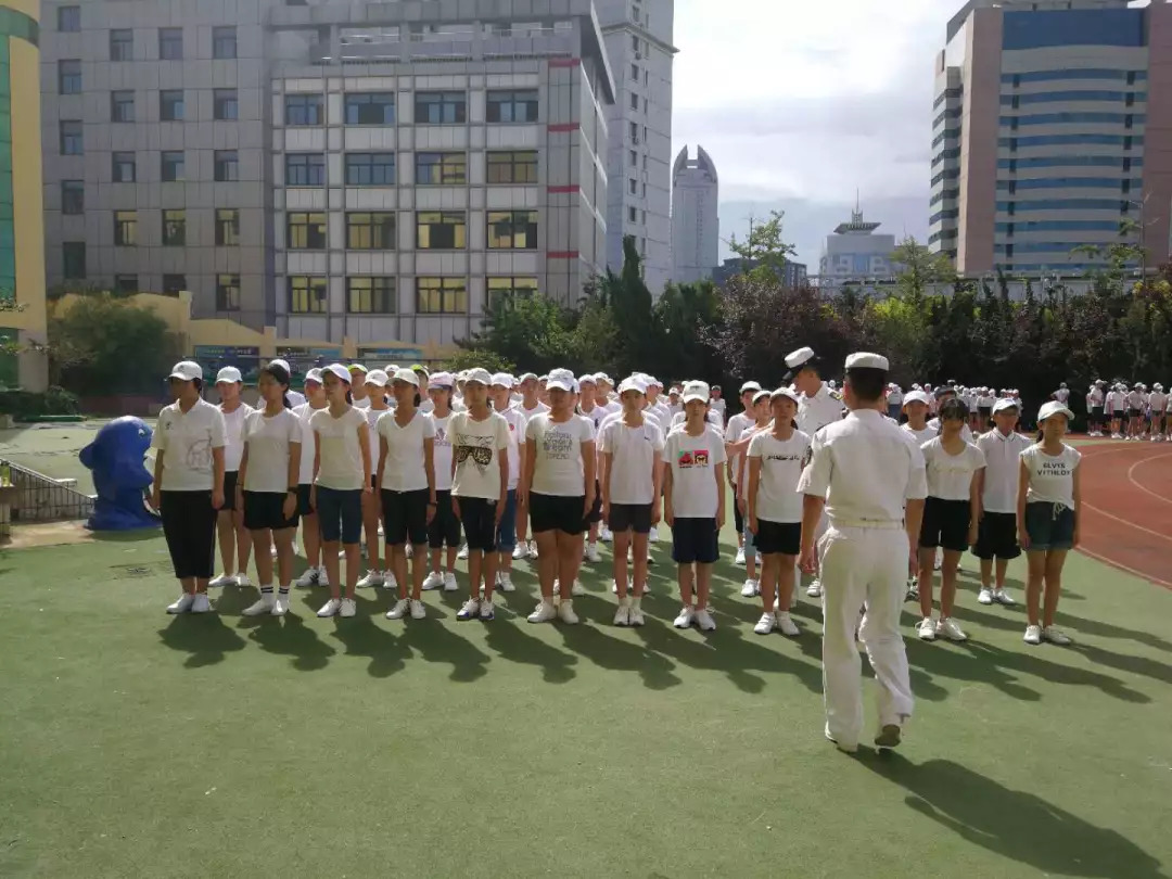 體魄在軍訓中強健意志在軍訓中磨礪青島第五十九中學2018級新生軍訓