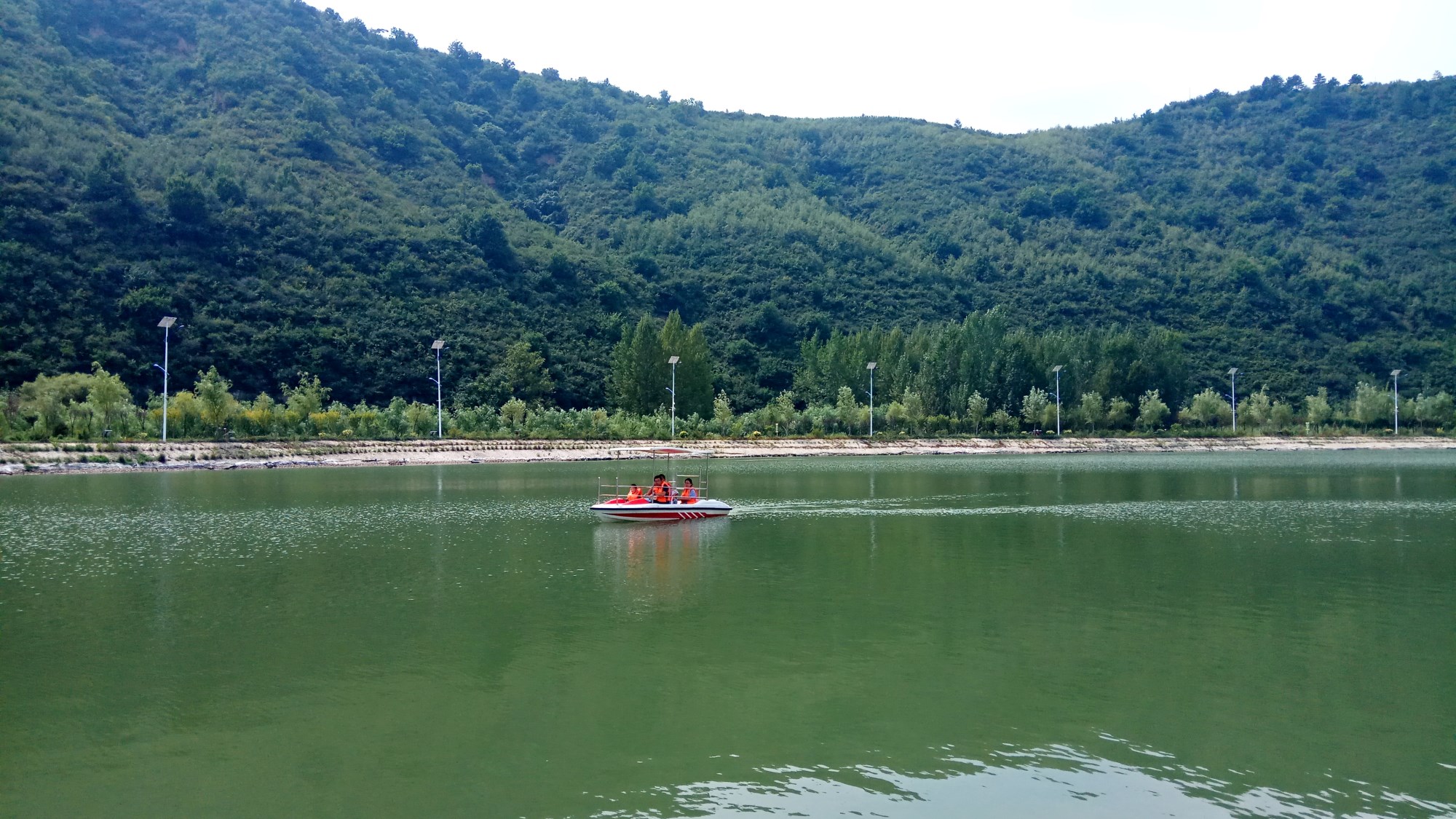 龙湖戏水石门峡漂流 玩转黄土高原清水第一漂 体验水上极速尖叫