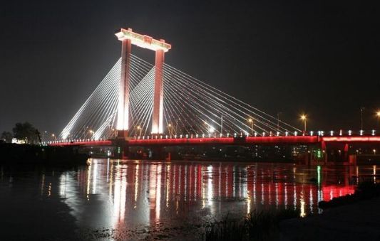宿迁大桥原址是宿迁京杭运河一号桥,始建于上个世纪70年代.