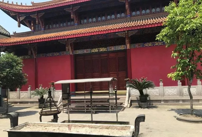 牟子镇上的好去处很多,比如乐山人常常去上香的大悲寺,这座寺院是尼师